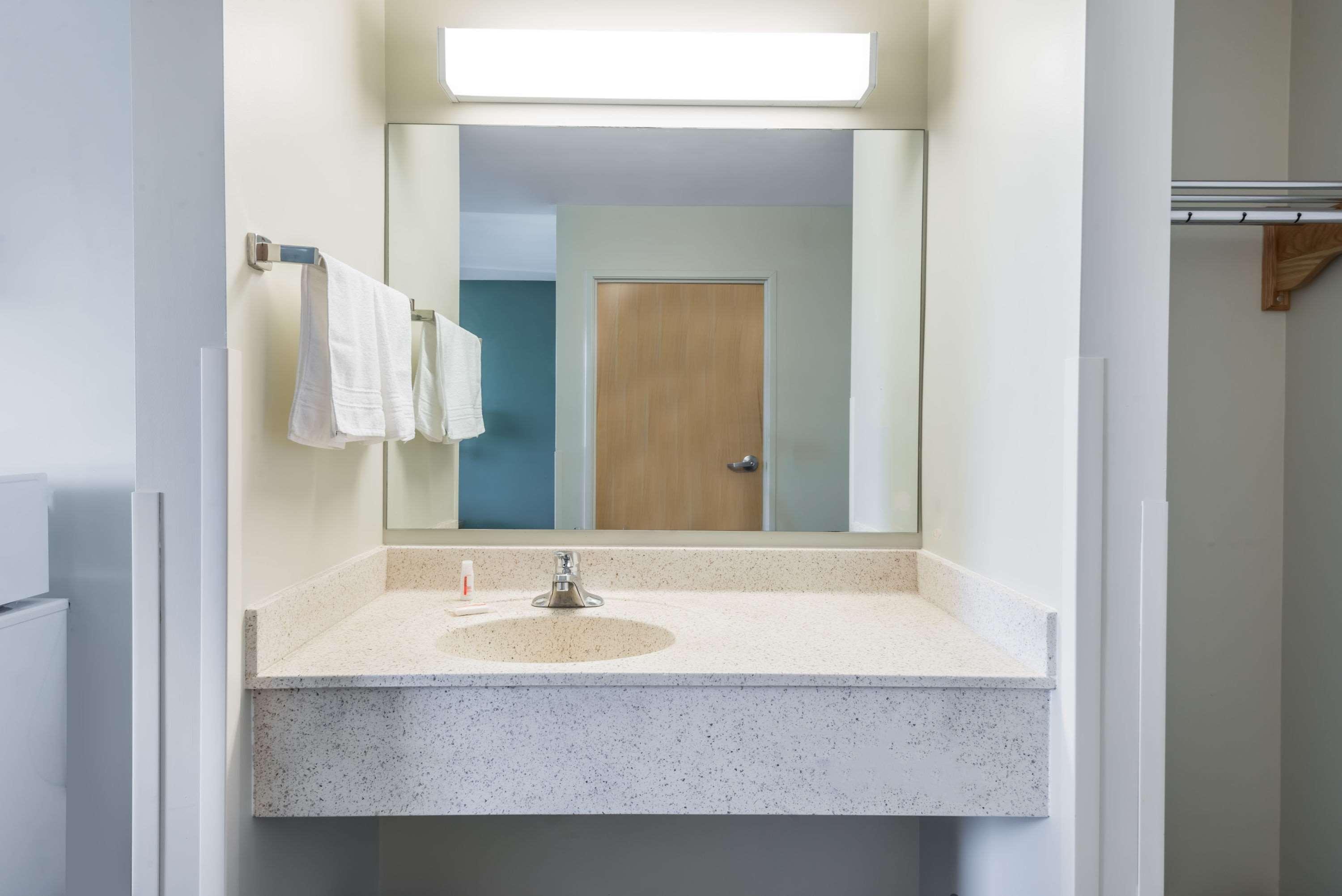 Super 8 By Wyndham Hagerstown/Halfway Area Hotell Exteriör bild
