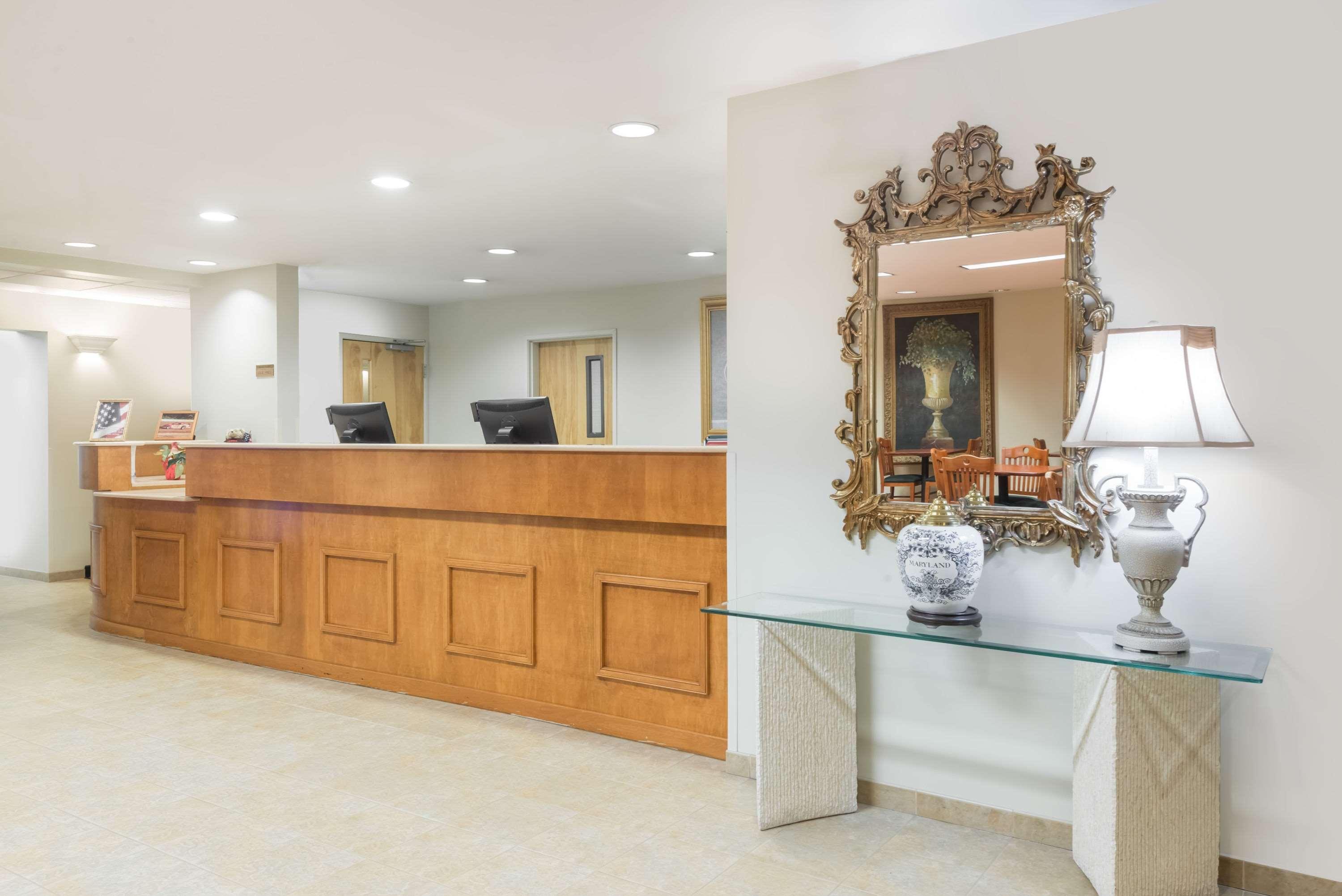 Super 8 By Wyndham Hagerstown/Halfway Area Hotell Exteriör bild